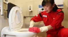 Çin'de Temizlik İşçilerine Akıllı Bileklik Takma Zorunluluğu Getirildi!