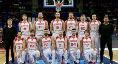 Çin'in ev sahipliği yapacağı 2019 FIBA Dünya Kupası'nda mücadele edecek A Milli Erkek Basketbol Takımı, organizasyonun son hazırlık maçlarını bu ülkede oynayacak. İstanbul'daki son antrenmanını bu akşam gerçekleştirecek milli takım, 21 Ağustos Çarşamba günü saat 01.25'te Çin'e gidecek ve organizasyon öncesi son turnuva maçlarını yapacak. İstanbul Havalimanı'ndan kalkacak uçakla Şanghay'a gidecek milli takım, buradan Suzhou kentine geçecek. Suzhou'da 23-27 Ağustos tarihlerinde düzenlenecek Atla Challenge Turnuvası'na katılacak milliler, bu karşılaşmaların ardından Dünya Kupası'nda grup maçlarını oynayacağı Şanghay'a dönecek. Milli takım, 31 Ağustos-15 Eylül tarihleri arasında gerçekleştirilecek 2019 FIBA Dünya Kupası'nda E Grubu'nda ABD, Japonya ve Çekya ile karşı karşıya gelecek.