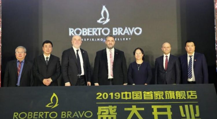 Roberto Bravo Çin'de Mağaza Açan İlk Mücevher Firması