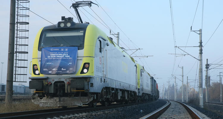 Türkiye'den Çin'e gidecek ilk blok ihracat treni Kocaeli'ye ulaştı